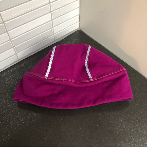 Ivivva by Lululemon reversible girl’s beanie - Picture 8 of 11